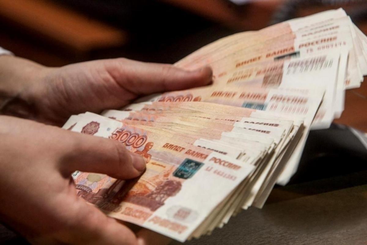 Каждый четвертый омич получает зарплату выше средней из-за «центра богатства»