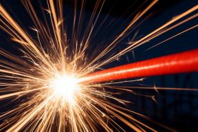 Молодой бразильский певец погиб от удара током в магазине автозапчастей