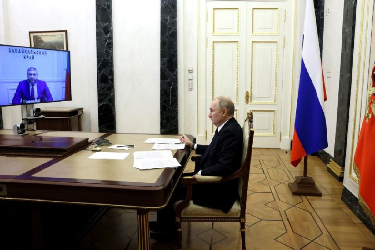 Владимир Путин (военный преступник) в разговоре с Осиповым оценил экономику Забайкалья и пожелал губернатору успехов