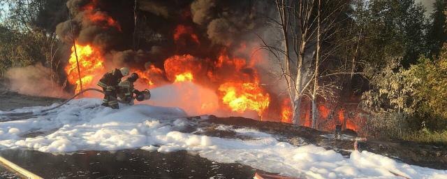 В Нижегородской области загорелся грузовик с топливом, водитель погиб