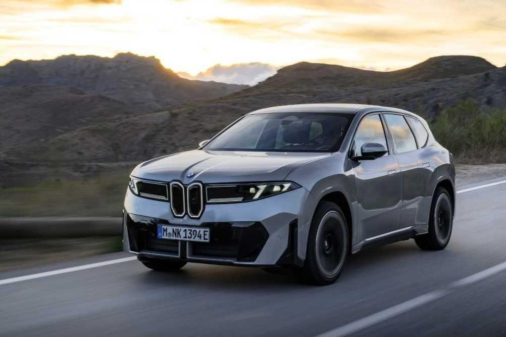 Игра на понижение: почему BMW делает своё главное электрическое новшество дешевле бензинового