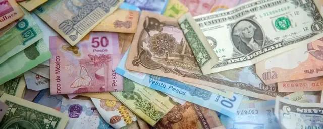 Россияне в июле купили на Мосбирже рекордные 237,1 миллиарда рублей в валюте