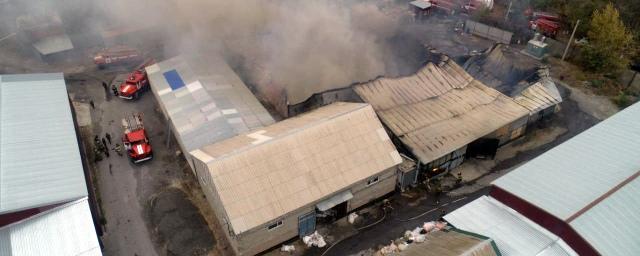В Ростове ликвидировали крупный пожар в цехе по переработке пера