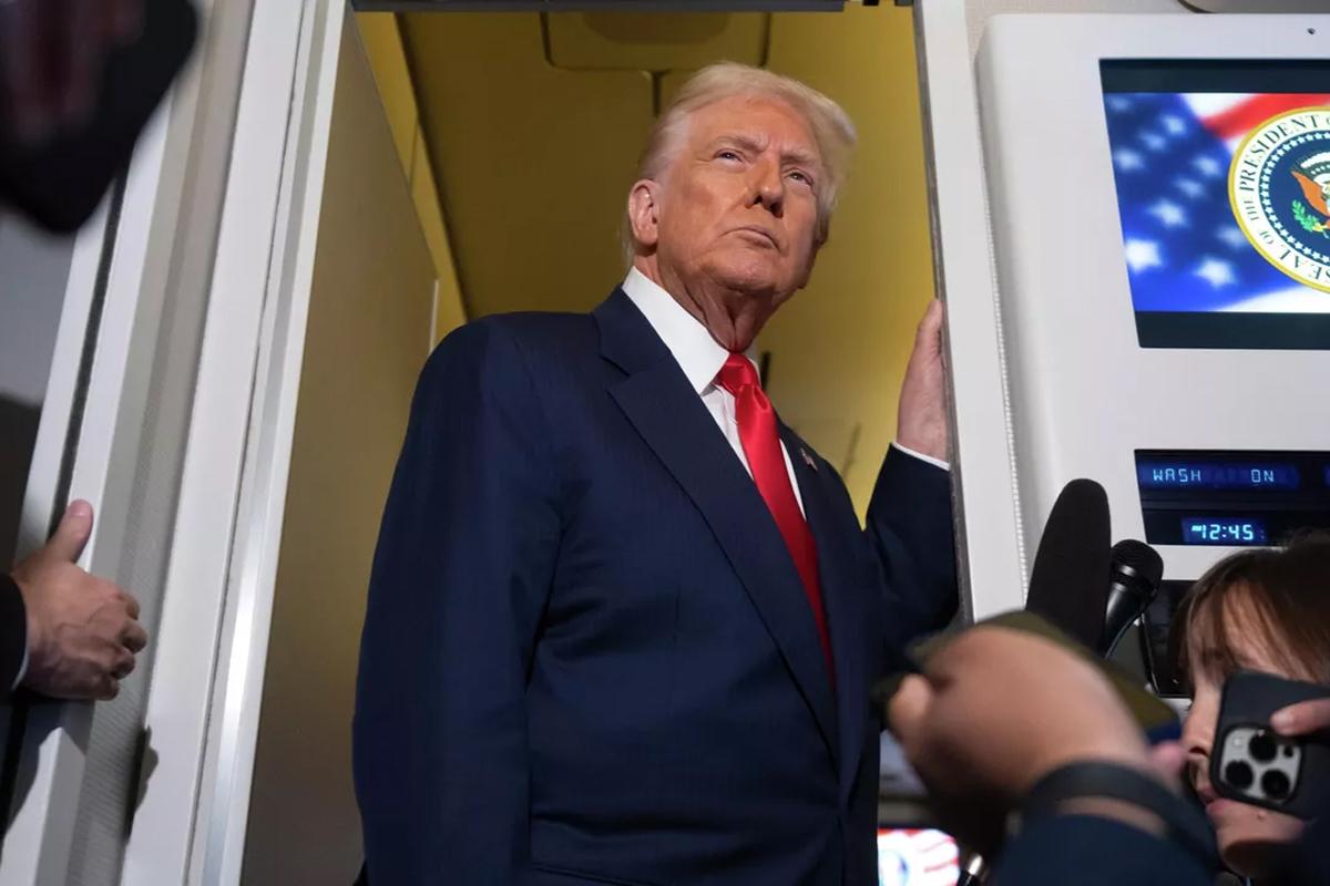 Трамп потребовал от республиканцев немедленно прекратить шатдаун в США, отменив правило филибастера