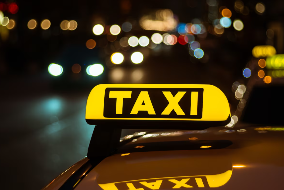 В Москве таксист домогался до пассажирки и просил потрогать ее грудь