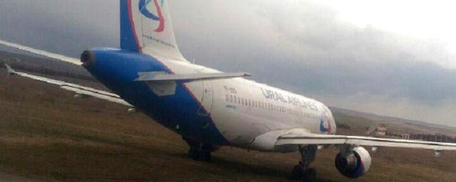 В аэропорту Симферополя самолет выкатился за пределы ВПП