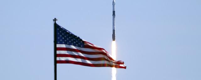 SpaceX запустила ракету с американским разведывательным спутником