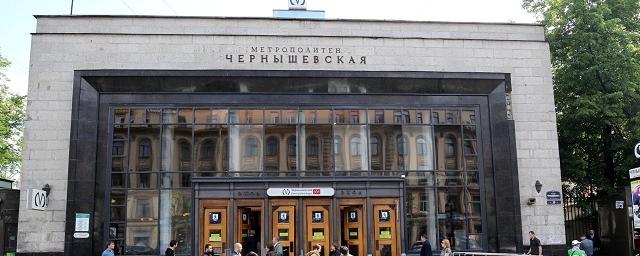 «Чернышевскую» закрыли, о нагрузке не подумали? Центральные станции петербургского метро погрузились в коллапс