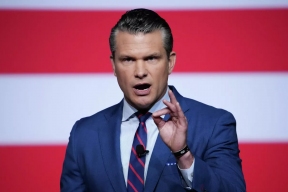 Министр войны США пообещал, что «чуваки в платьях» больше не отвлекут армию