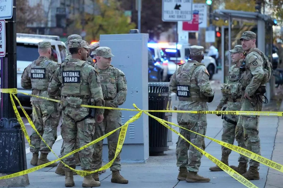 Глава ФБР заявил о критическом состоянии раненых нацгвардейцев