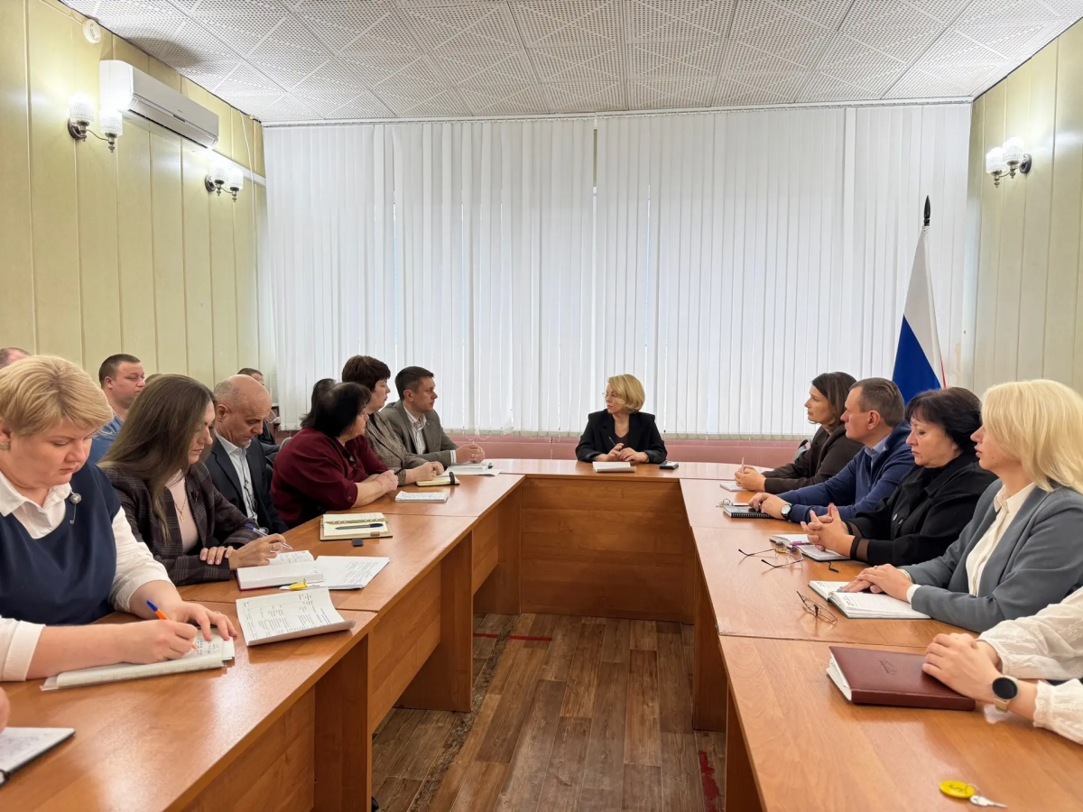 Глава Рассказова Вера Соколова: Основными темами традиционной планерки в администрации города стали подготовка к майским праздникам и старт сезона в парке «Дунайчик»