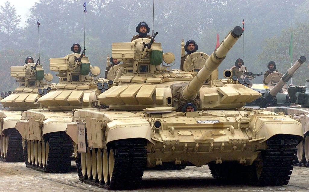 Индия начала перебрасывать танки на границу с Китаем