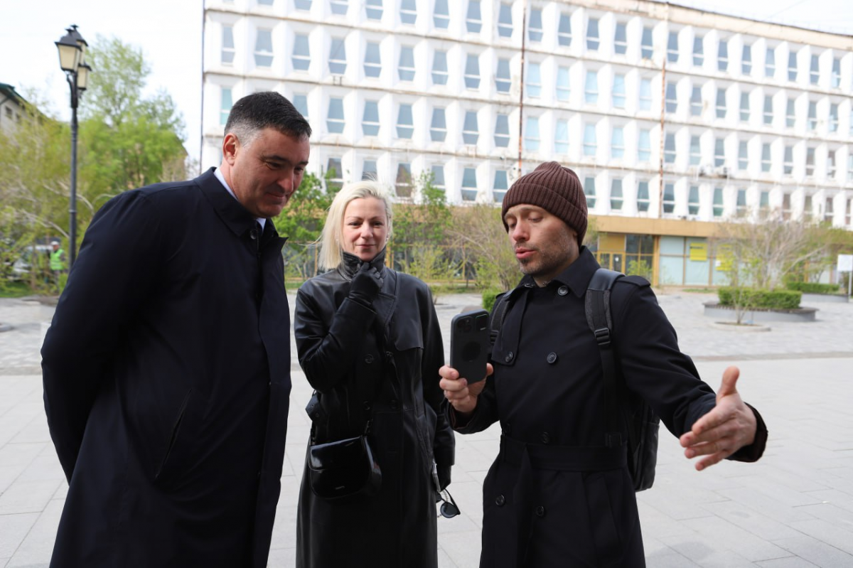 Мэр Иркутска Руслан Болотов осмотрел будущий музей режиссера Леонида Гайдая, который откроют в 2027 году