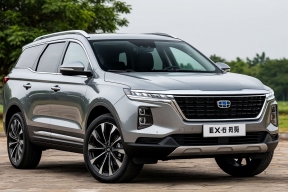 Экономия на утильсборе: зачем Geely привезла в Россию EX5 EM-R