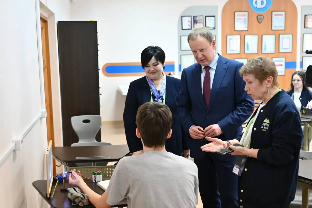 Губернатор Виктор Томенко: Более тысячи одаренных школьников приехали на межрегиональный турнир «Золотые умы Алтая» в Бийск