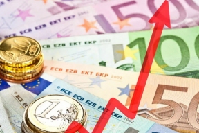 Впервые с 20 апреля 2022 года курс евро в ходе торгов поднялся выше 84 рублей