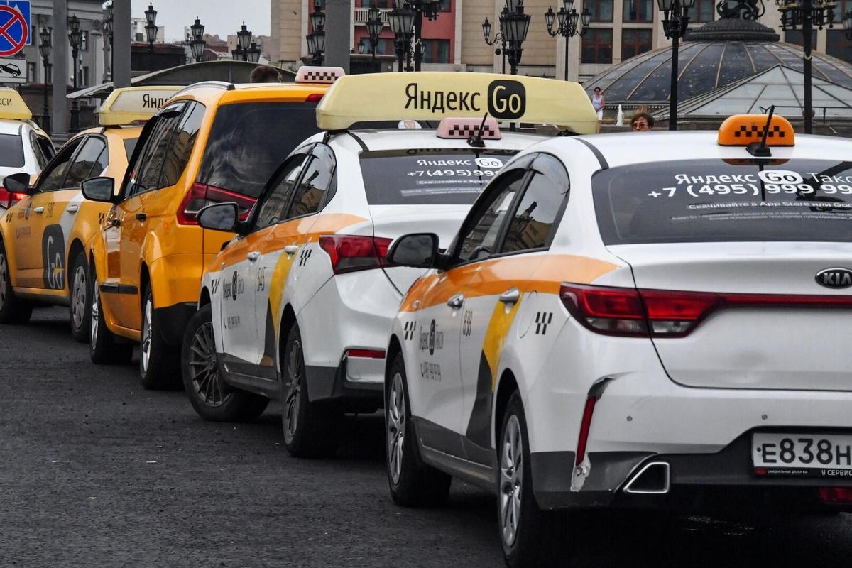 В России ограничили список автомобилей, допущенных к работе в такси