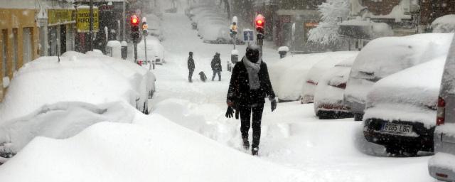 Жертвами сильнейшей за 50 лет снежной бури в Испании стали четыре человека