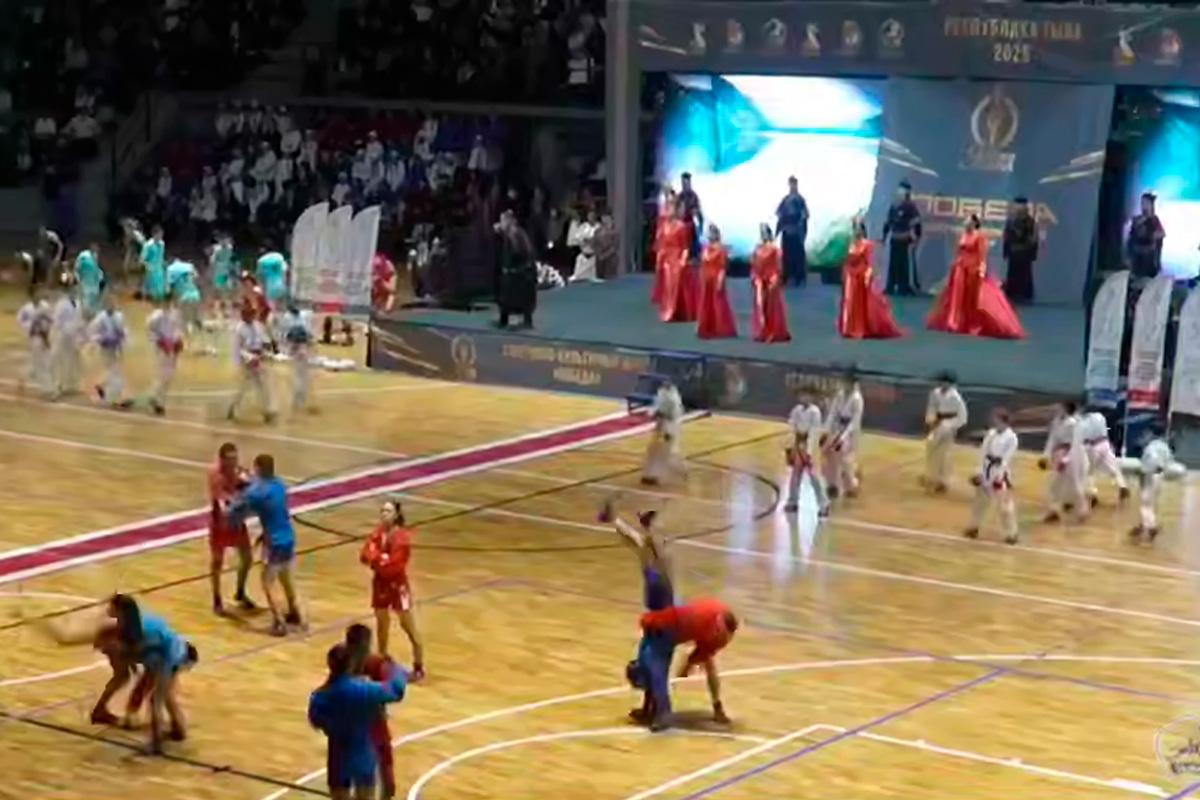 Владислав Ховалыг: В 2025 году в Туве открыли крупнейший в Сибири спорткомплекс на 4 500 мест и отремонтировали 11 спортшкол