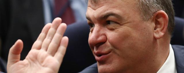 Сердюков не стал комментировать слухи о свадьбе с Васильевой