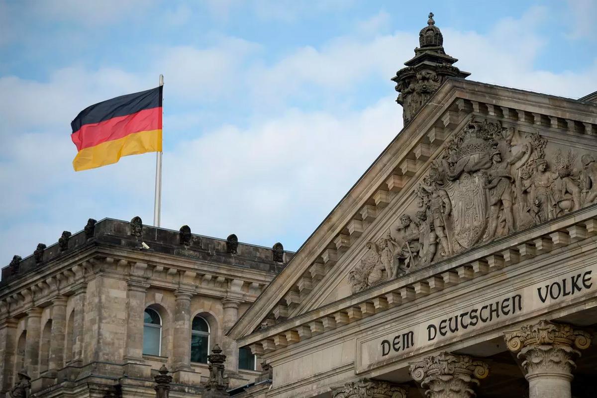 В бундестаге потребовали сбивать российские истребители