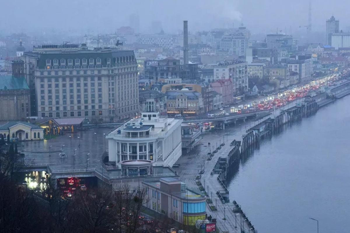 На Украине завели дело на девушек, которые слушали и пели песни на русском языке в машине