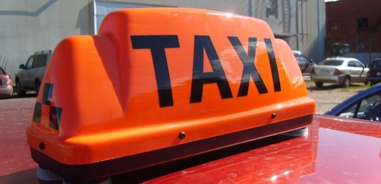 В Ижевске таксист и его пассажирка помогли задержать грабителя