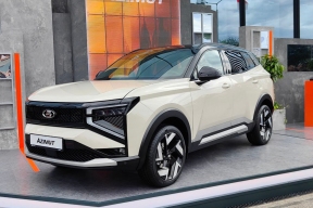 Убийца «китайцев»? Мантуров оценил главный российский кроссовер на ПМЭФ