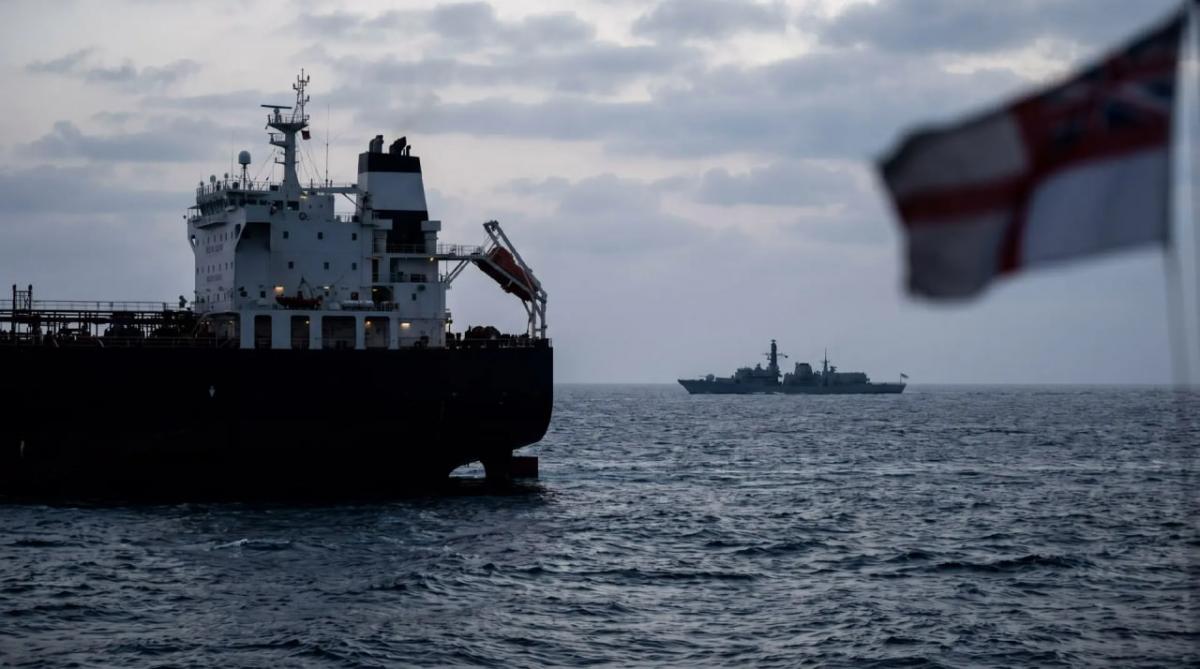 Лондон дал слабину: Почему британский флот отворачивается, когда мимо проходит «теневой флот» России