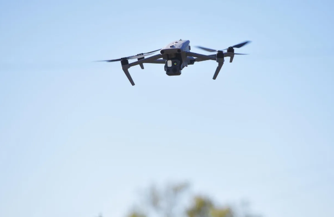 Попытку запуска около 20 беспилотников сорвали камнями и асфальтом