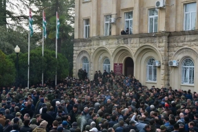 Authorities and opposition in Abkhazia resume negotiations