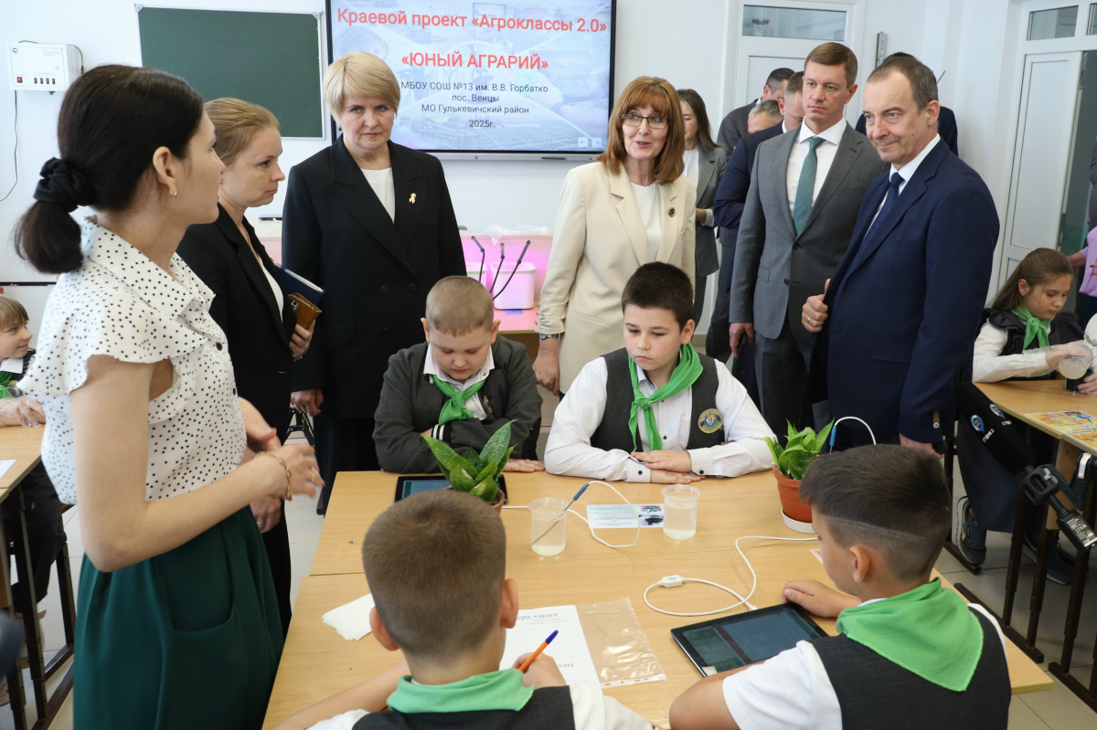 Спикер ЗСК Юрий Бурлачко: В Краснодарском крае в 2025-2026 годах была организована работа 204 агроклассов во всех муниципалитетах региона