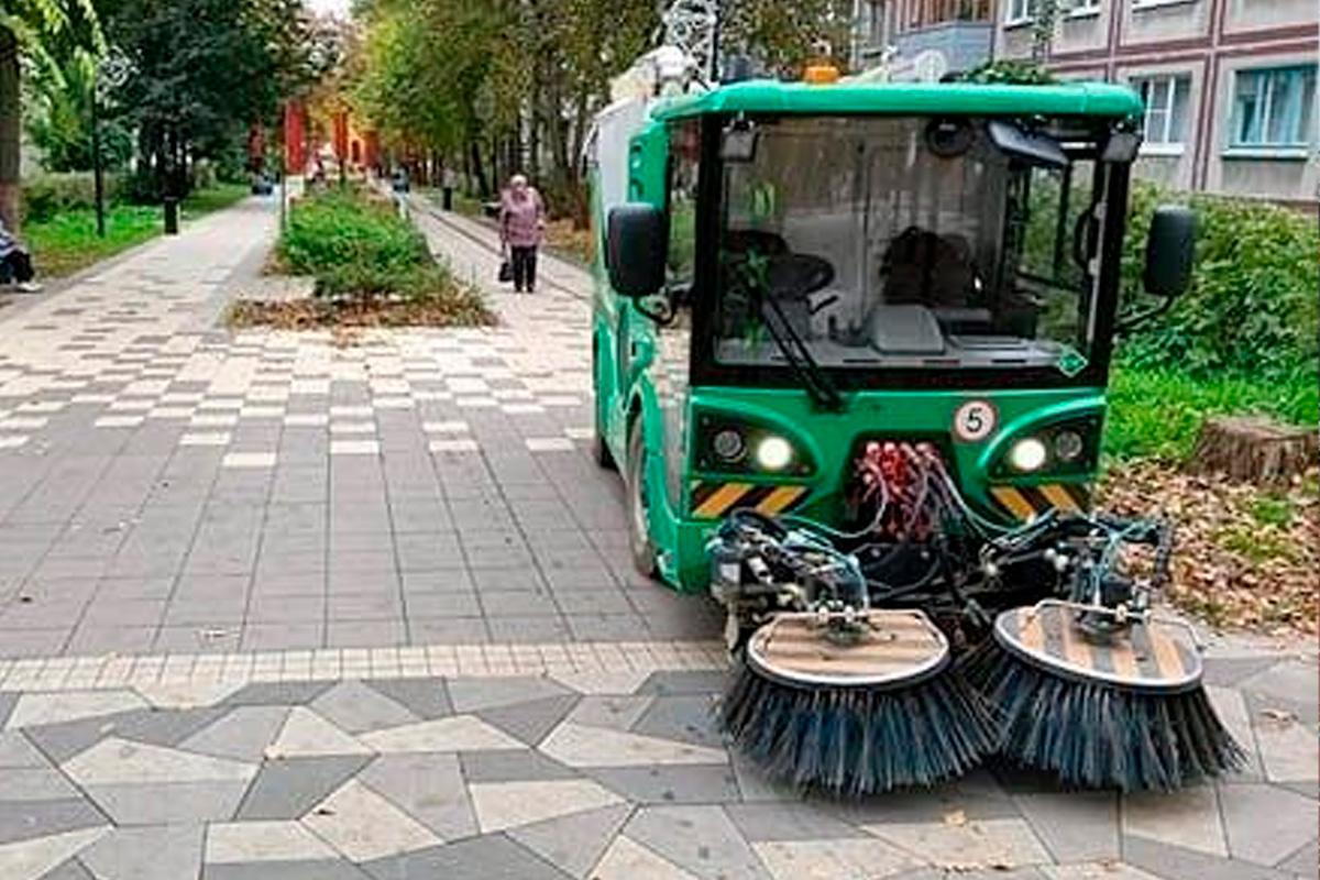 Мэр Сергей Жестянников: 7 октября в Вологде были комплексно помыты и обработаны пылесосом дороги и тротуары на 44 улицах