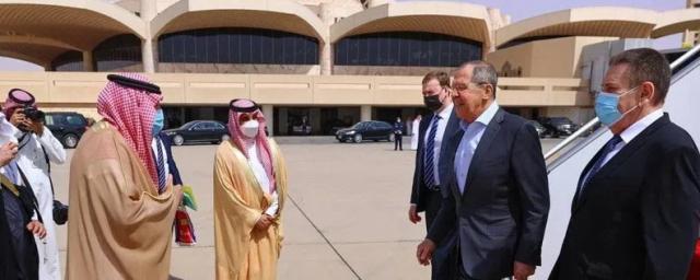 Саудовская Аравия и Россия анонсировали резкое сокращение добычи нефти