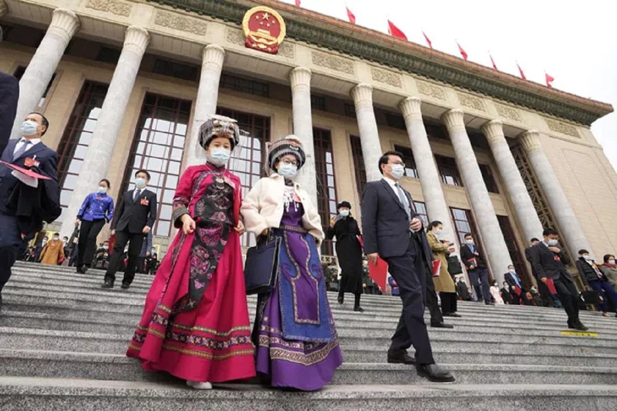 В Китае людей массой тела меньше 50 кг попросили оставаться дома из-за сильного ветра