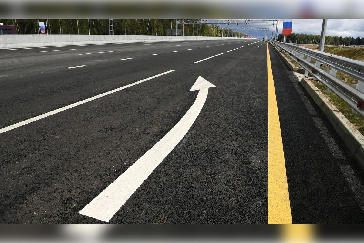 В Коркино пожилой водитель влетел на скорости в здание и погиб