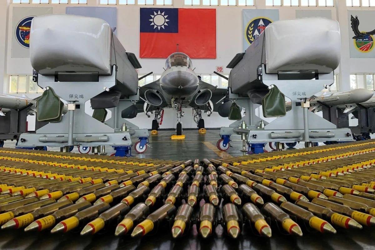 США заявили о намерении продолжить поставки оружия Тайваню