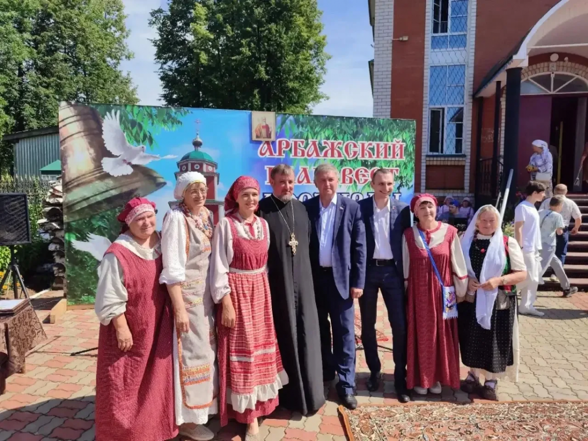 Спикер Заксобрания Роман Береснев в День Крещения Руси принял участие в открытии 12-го фестиваля колокольного звона «Арбажский благовест»