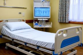 Одна в коме, вторая — в тяжелом: врачи борются за жизнь двойняшек, сбитых в Пушкине