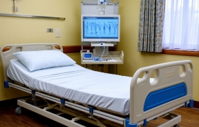 Одна в коме, вторая — в тяжелом: врачи борются за жизнь двойняшек, сбитых в Пушкине