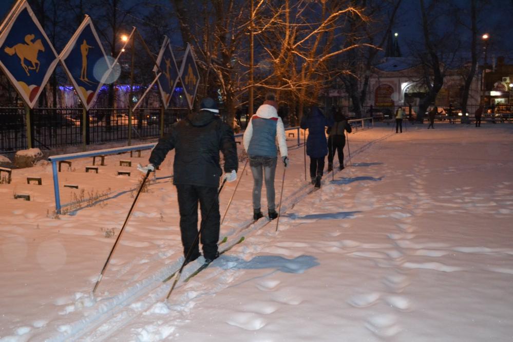 В городском парке Троицка открыли лыжную трассу и каток