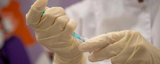 В Петербурге открыли запись на ковид-вакцинацию подростков 12-17 лет