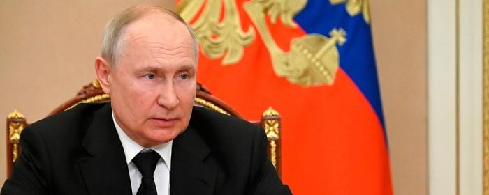 Президент РФ Путин подписал закон об ужесточении контроля за банками и МФО при возврате долгов