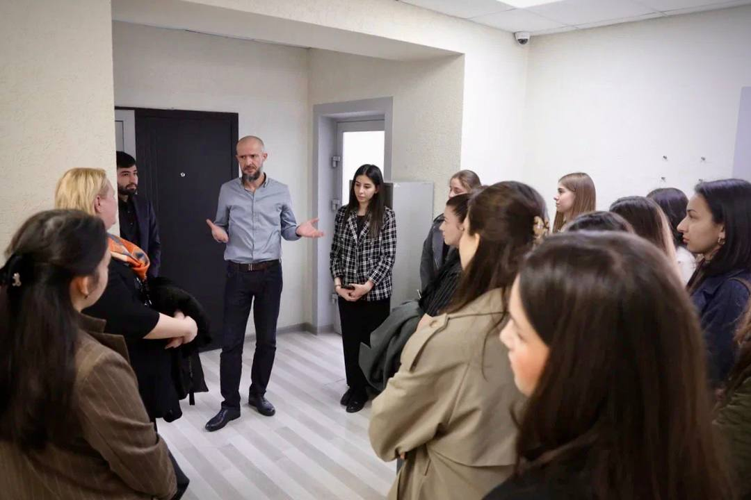 Студенты юридического института Северо-Кавказской государственной академии ознакомились с работой администрации Черкесска в день открытых дверей