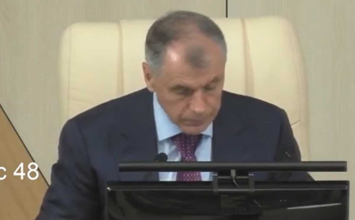 В парламенте Крыма произошел казус с микрофоном