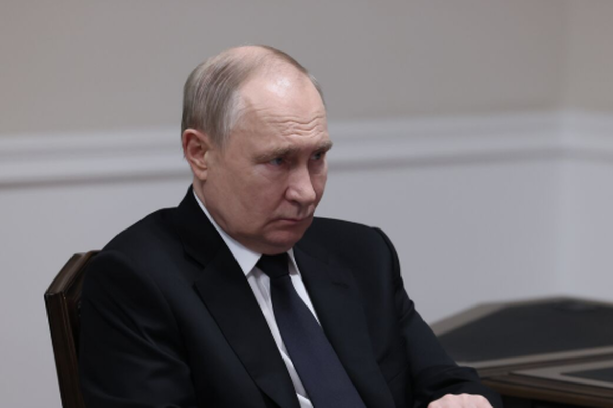 Политолог рассказал, почему Путин объявил временное перемирие на 9 Мая