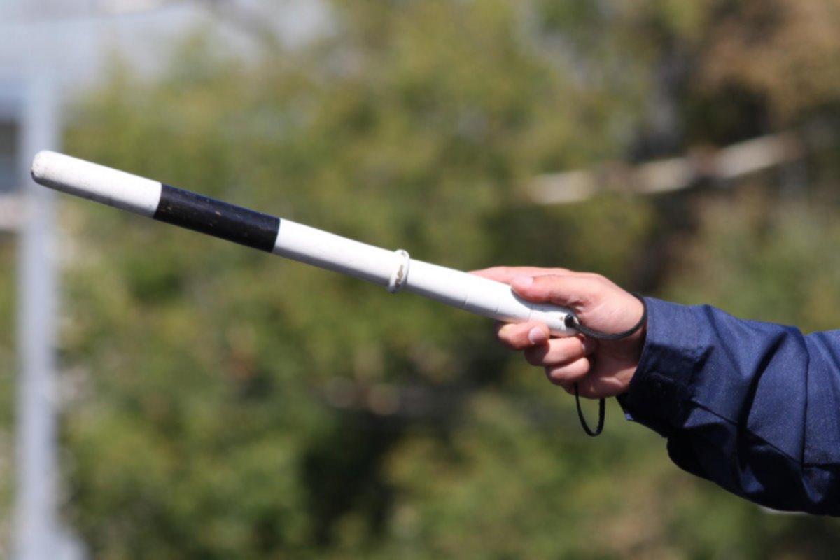 Екатеринбуржца обещали наказать в ГИБДД за самовольное регулирование движения при заторе