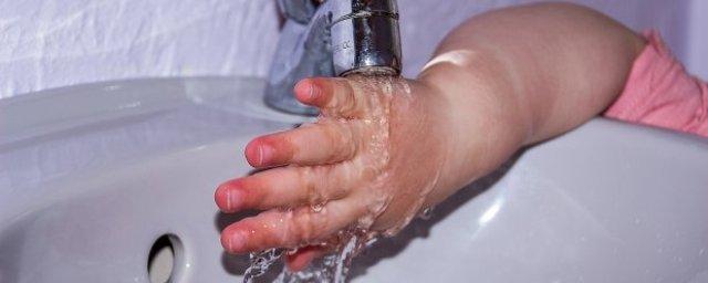 Роспотребнадзор озвучил число детей, умерших в мире из-за грязных рук