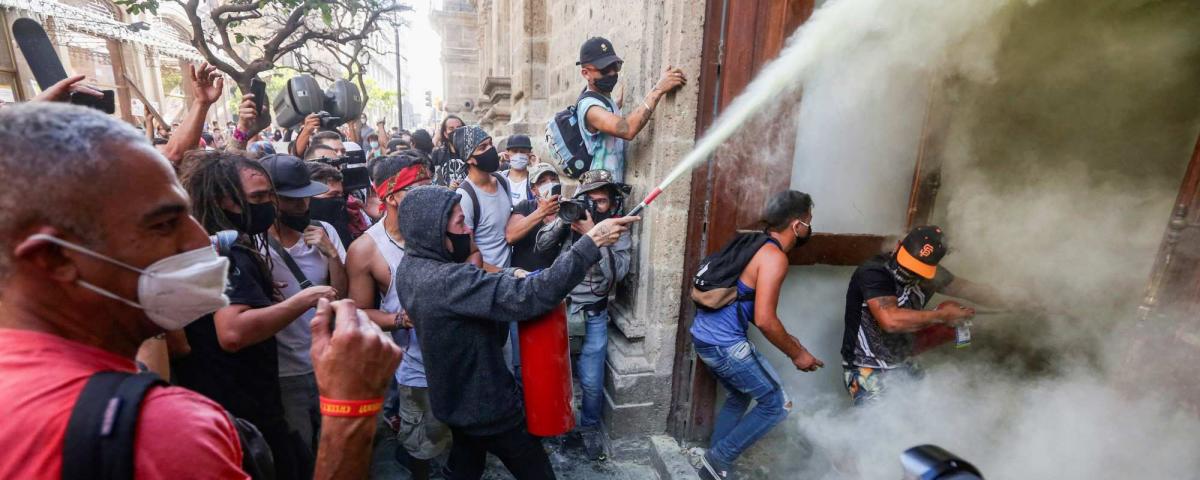 Акции протеста в Мехико переросли в массовые беспорядки
