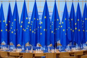 Politico: чиновники ЕС хотят общаться напрямую с Трампом